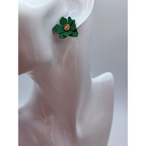 Green Multi-Petal Flower Stud Earrings – NWT